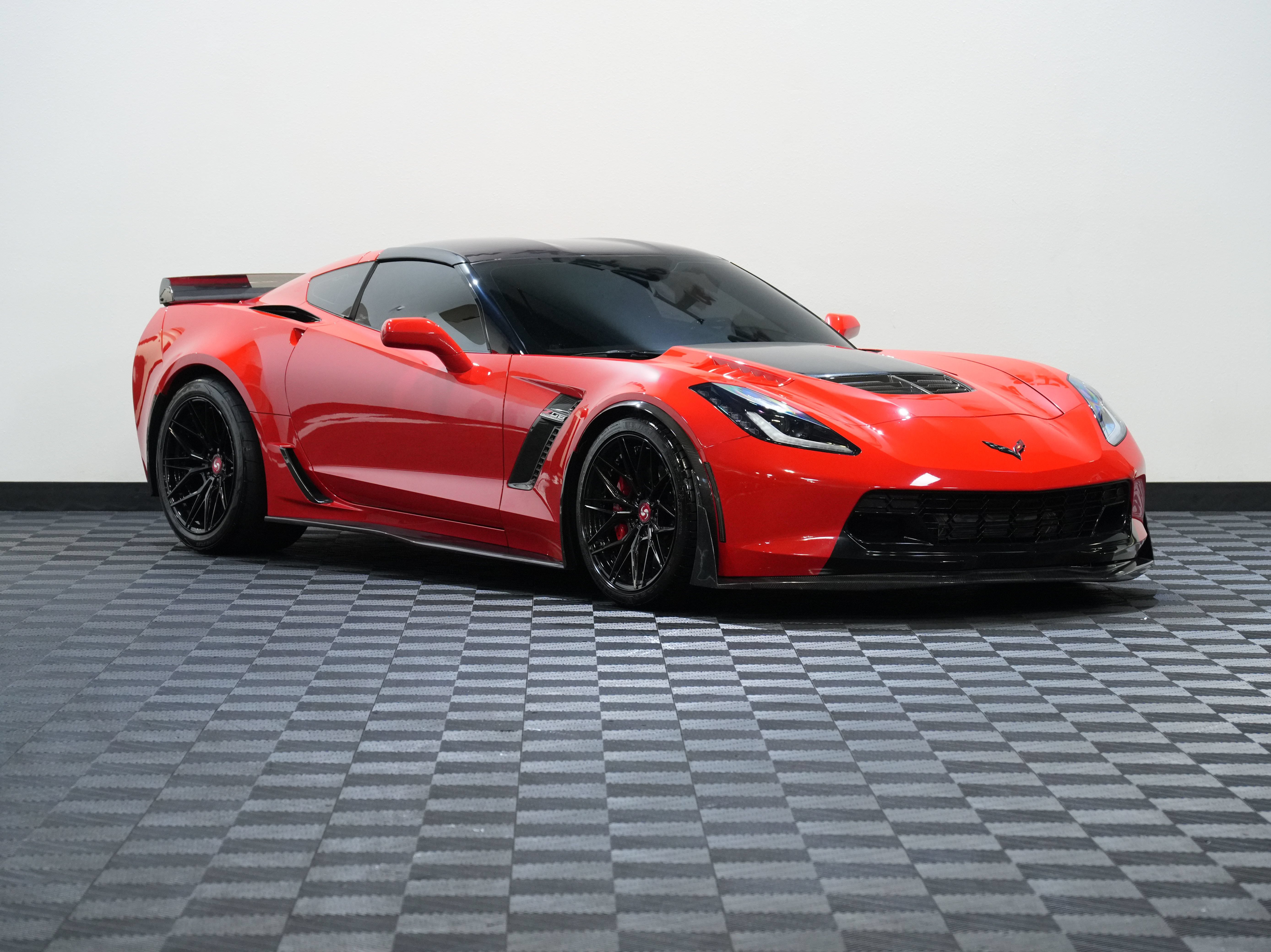 Used 2015 Chevrolet Corvette Z06 w/ 3LZ Preferred Equipment Group RWD image 5