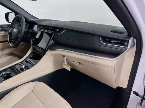 New 2025 Jeep Grand Cherokee Limited image 37