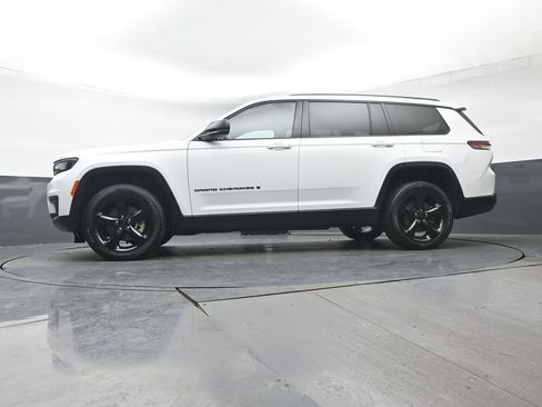 Used 2023 Jeep Grand Cherokee L Laredo image 24