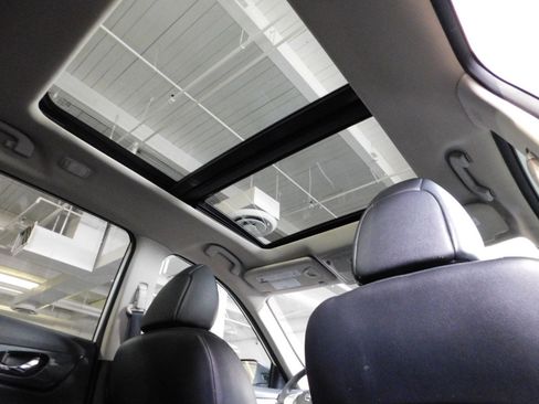 Used 2016 Nissan Rogue SL w/ SL Premium Package image 15