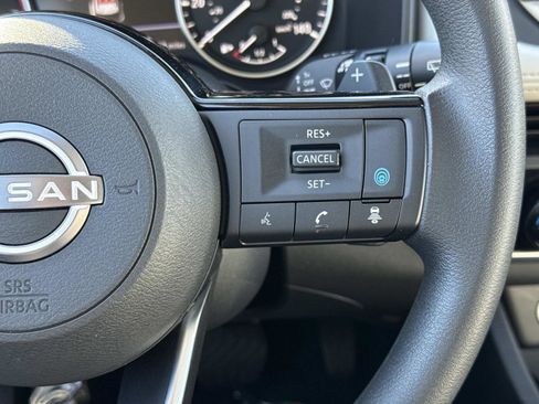 Used 2023 Nissan Rogue SV image 7