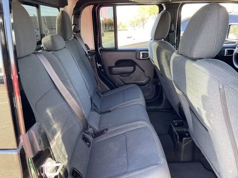 Used 2025 Jeep Gladiator Nighthawk image 27