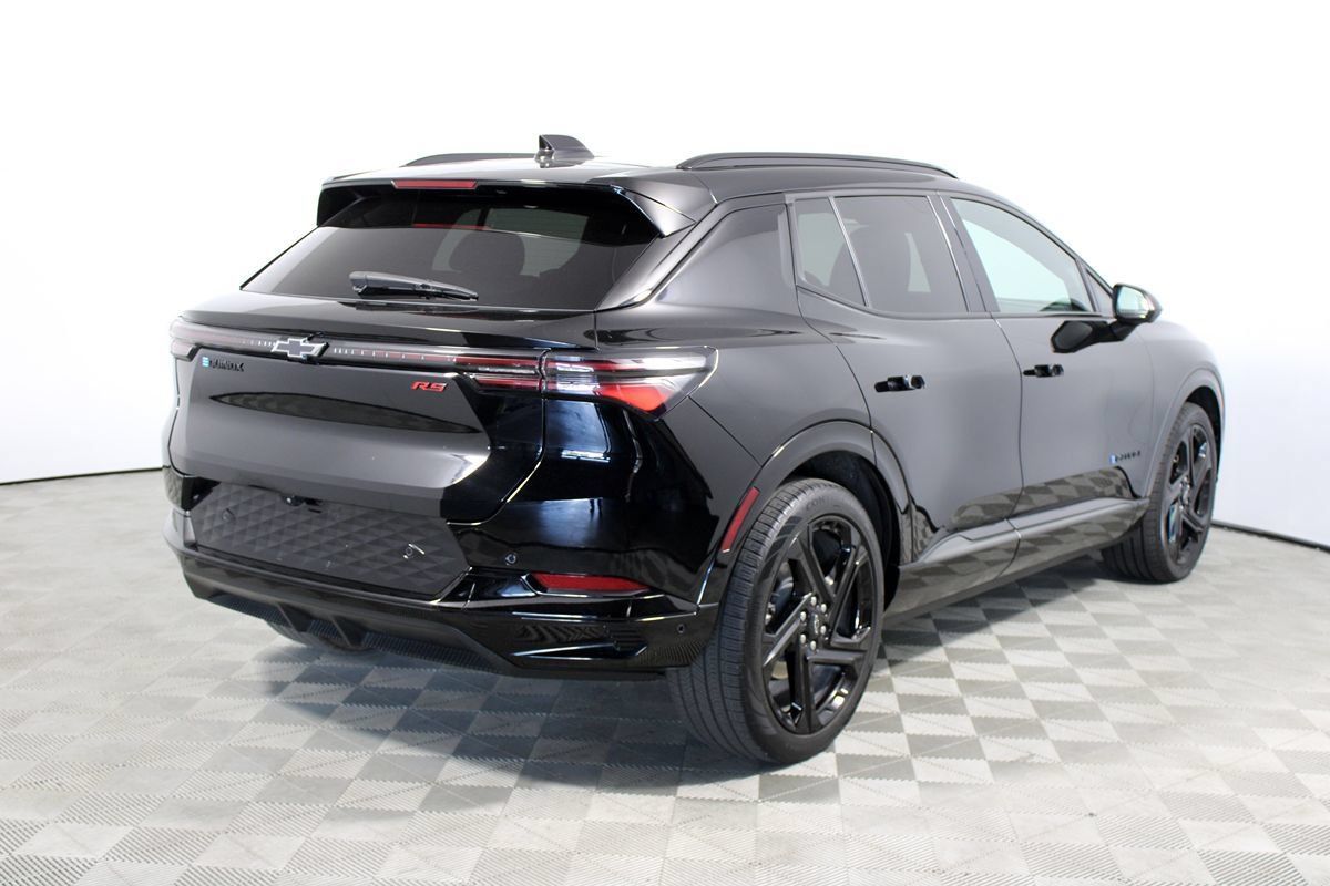 Used 2024 Chevrolet Equinox EV RS FWD image 34