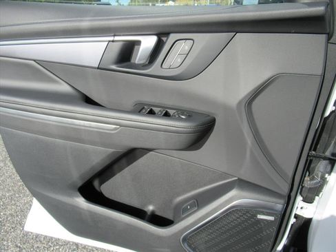 Used 2025 Buick Enclave Sport Touring image 21