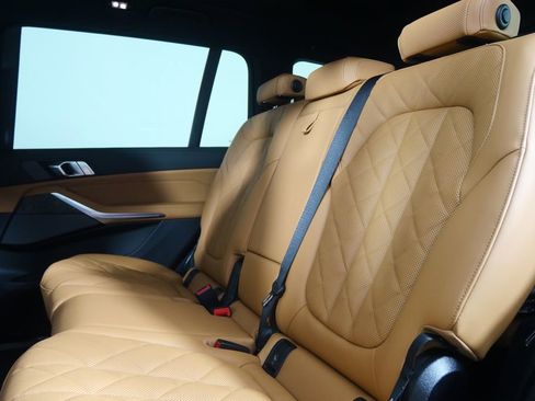 Used 2026 BMW X7 xDrive40i w/ M Sport Package image 16