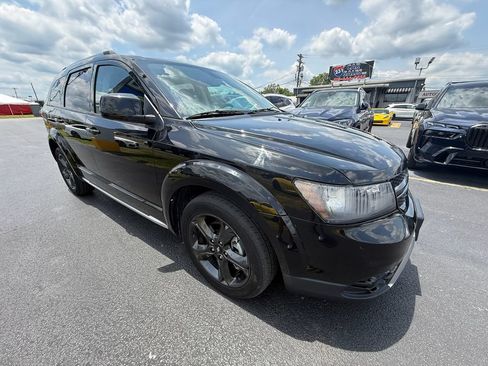Used 2020 Dodge Journey Crossroad FWD image 1