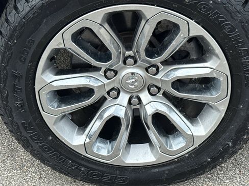 Used 2023 RAM 1500 Laramie AWD/4WD image 11