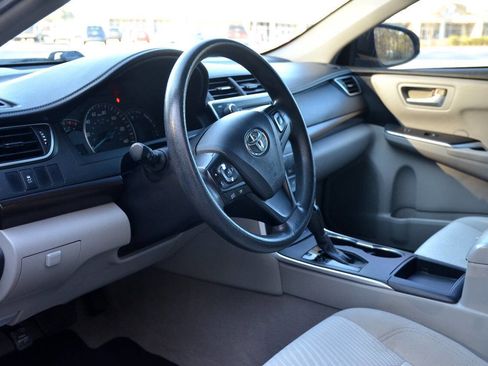 Used 2015 Toyota Camry LE image 13