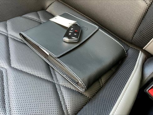 Used 2024 Volkswagen Atlas Peak Edition SEL image 11