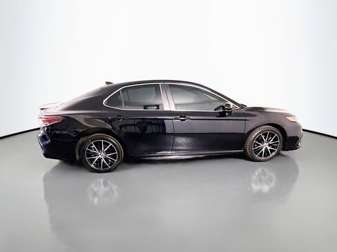 Used 2021 Toyota Camry SE image 11