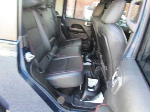 Used 2025 Jeep Gladiator Rubicon w/ Convenience Group image 18