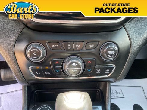 Used 2019 Jeep Cherokee Limited AWD/4WD image 32