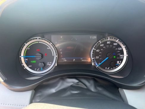 Used 2023 Toyota Highlander XLE AWD/4WD image 14