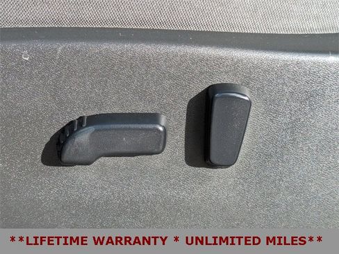 Used 2022 Nissan Frontier SV image 17