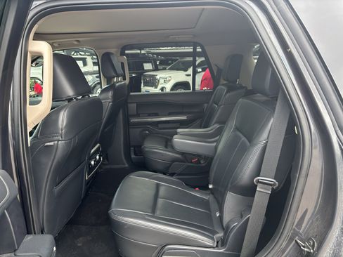 Used 2022 Ford Expedition XLT AWD/4WD image 9