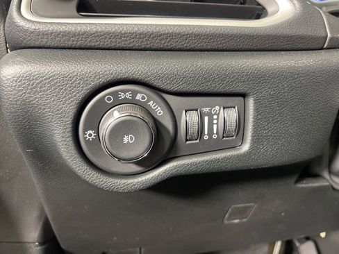 New 2026 Chrysler Pacifica Select image 19