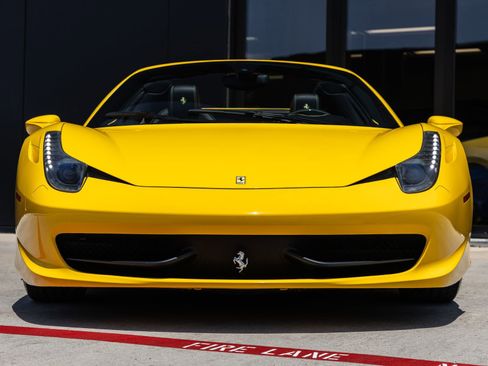 Used 2015 Ferrari 458 Spider RWD image 5
