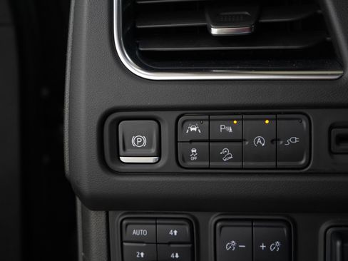 Used 2021 Chevrolet Tahoe Z71 image 31