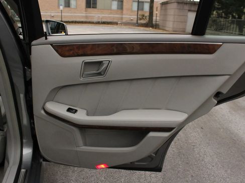 Used 2012 Mercedes-Benz E 350 4MATIC Sedan image 26