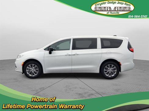 New 2026 Chrysler Pacifica Select image 2