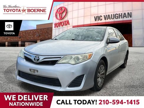 Used 2014 Toyota Camry LE image 1