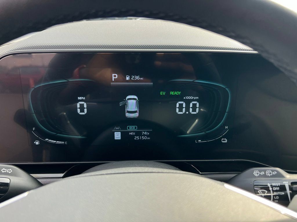 Used 2023 Kia Niro SX Touring FWD image 18