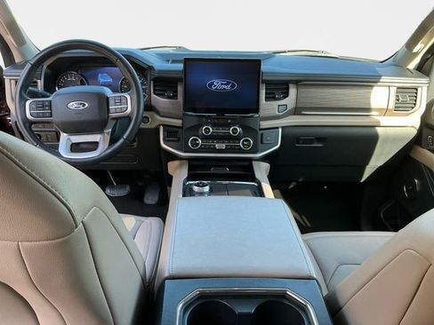 Used 2024 Ford Expedition Limited image 11