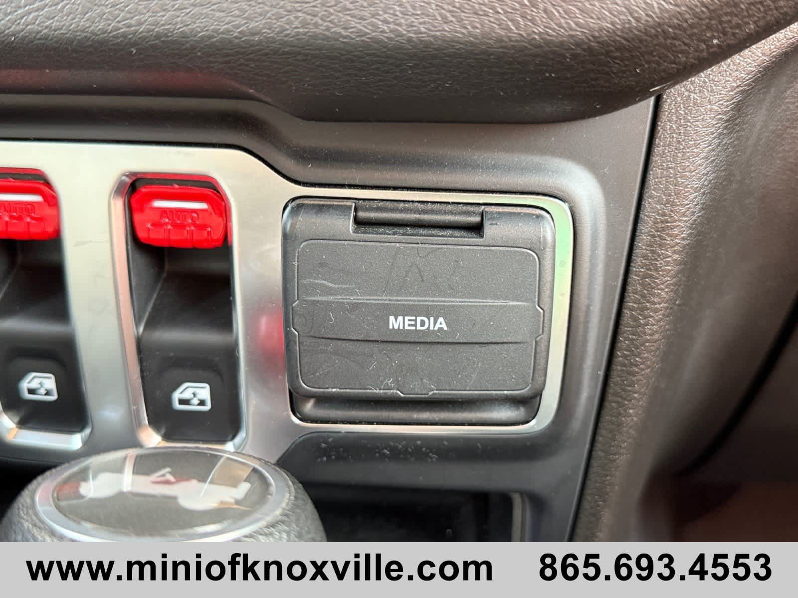 Used 2024 Jeep Wrangler Sport AWD/4WD image 24