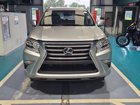 Used 2019 Lexus GX 460 Premium AWD/4WD image 2