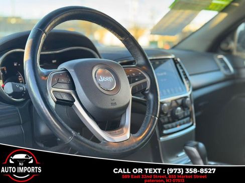 Used 2021 Jeep Grand Cherokee Laredo X image 9