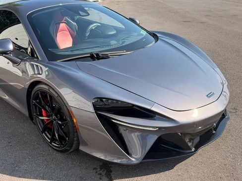 Used 2023 McLaren Artura RWD image 8