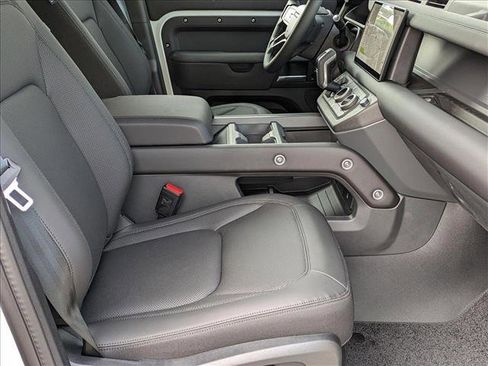 New 2025 Land Rover Defender 110 S image 18