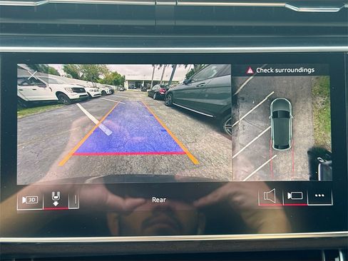 Used 2021 Audi Q8 Prestige w/ Prestige Package image 15