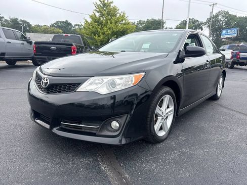 Used 2012 Toyota Camry SE FWD image 2