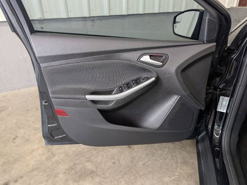 Used 2014 Ford Focus SE w/ Equipment Group 201A FWD image 18
