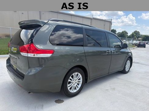 Used 2011 Toyota Sienna XLE w/ Premium Pkg FWD image 5