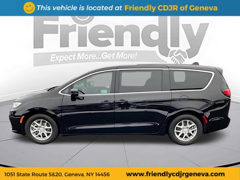 New 2026 Chrysler Pacifica Select image 8