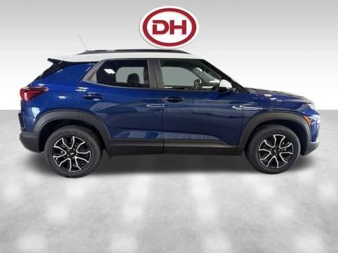 Used 2023 Chevrolet TrailBlazer ACTIV w/ Convenience Package AWD/4WD image 2