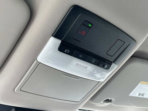 Used 2022 Nissan Rogue SV image 32