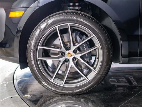 Certified 2026 Porsche Macan AWD/4WD image 13