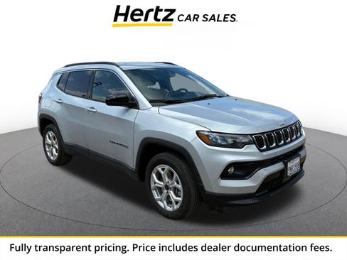 Used 2025 Jeep Compass Latitude AWD/4WD image 1