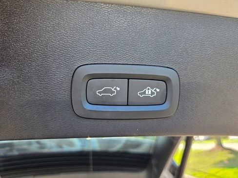 Used 2023 Volvo XC40 B4 Ultimate FWD image 18