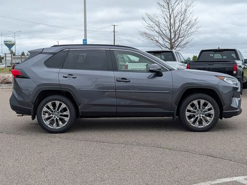 Used 2019 Toyota RAV4 XLE Premium w/ Cold Weather Package AWD/4WD image 8