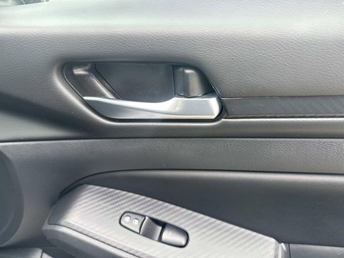 Used 2025 Nissan Altima 2.5 SV FWD image 19