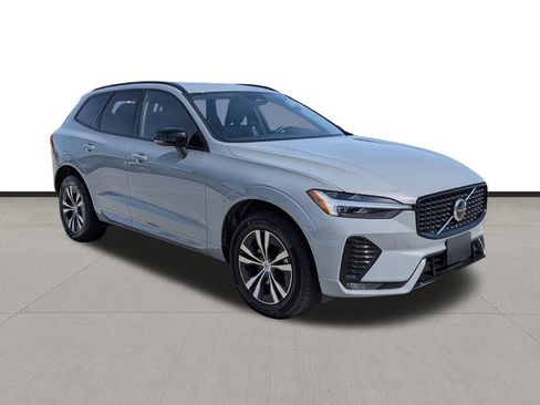 Used 2024 Volvo XC60 B5 Core AWD/4WD image 3