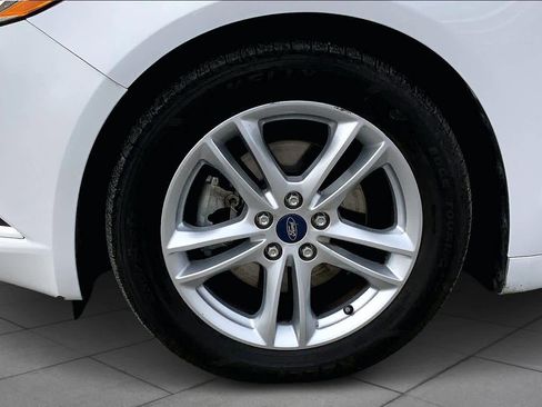 Used 2018 Ford Fusion SE image 11