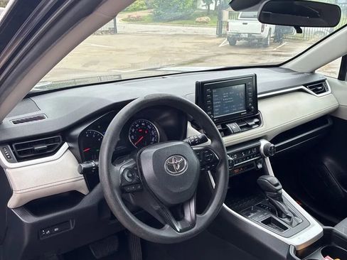 Used 2020 Toyota RAV4 XLE FWD image 7