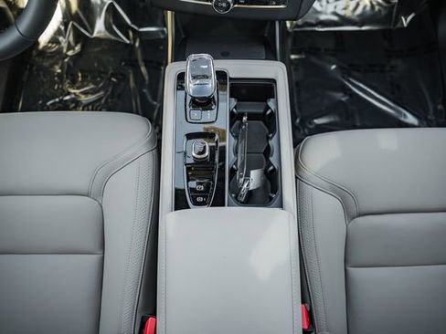 New 2026 Volvo XC90 B6 Plus w/ Protection Package Premier image 27