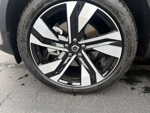 Used 2026 Volvo XC40 B5 Plus w/ Protection Package Premier AWD/4WD image 4