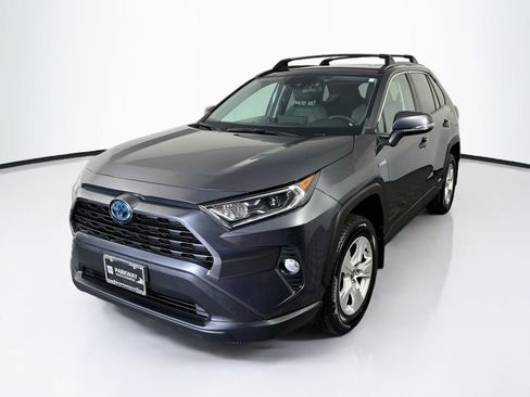 Used 2021 Toyota RAV4 XLE w/ Convenience Package AWD/4WD image 3
